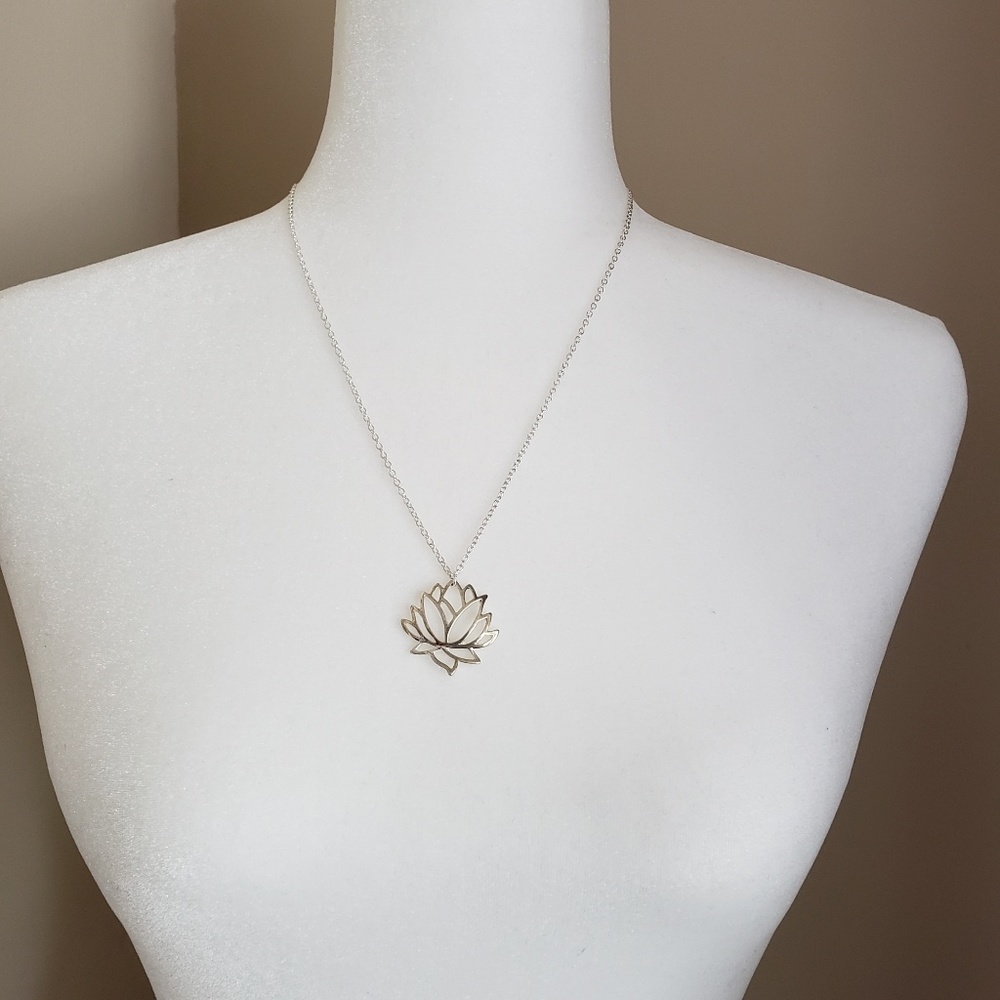 🌷Lotus Flower Necklace - Picture 2 of 5